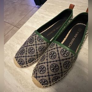 Tory Burch- Slip on/ T Monogram